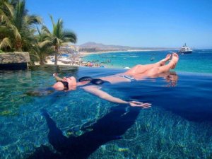 floating-infinity-pool