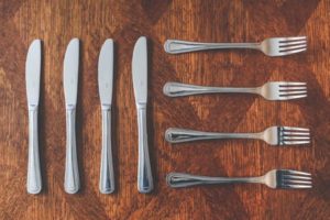 plastic knives rather than metal knives